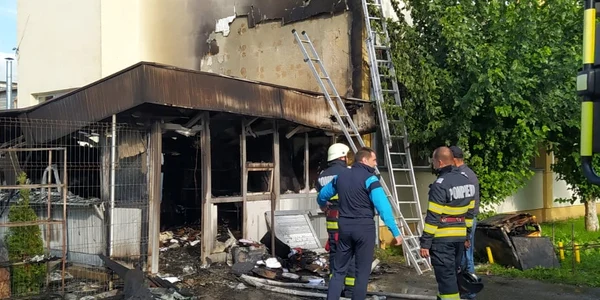 Incendiu la o școală din Hațeg. FOTO: ISU Hunedoara 