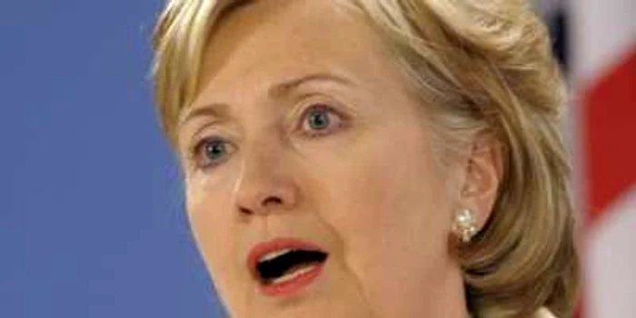 Hillary Clinton promite Irlandei de Nord că o va ajuta în drumul spre pace