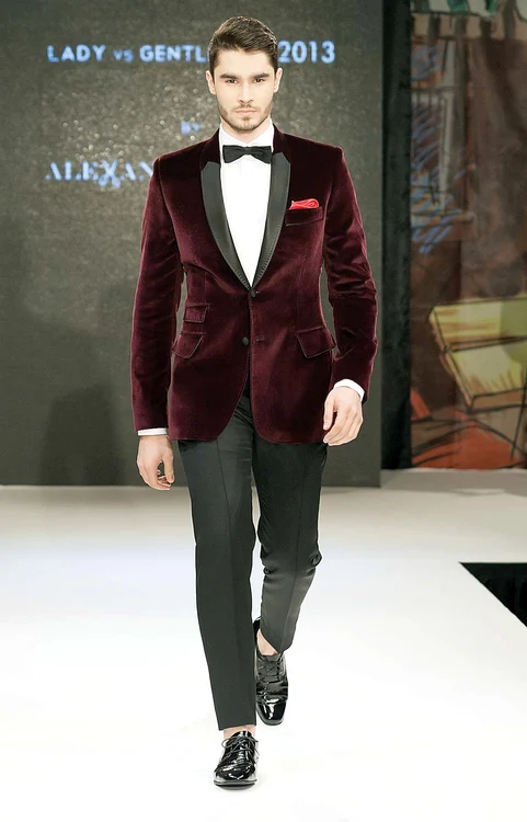 Costum creaţie Alexandu Ciucu