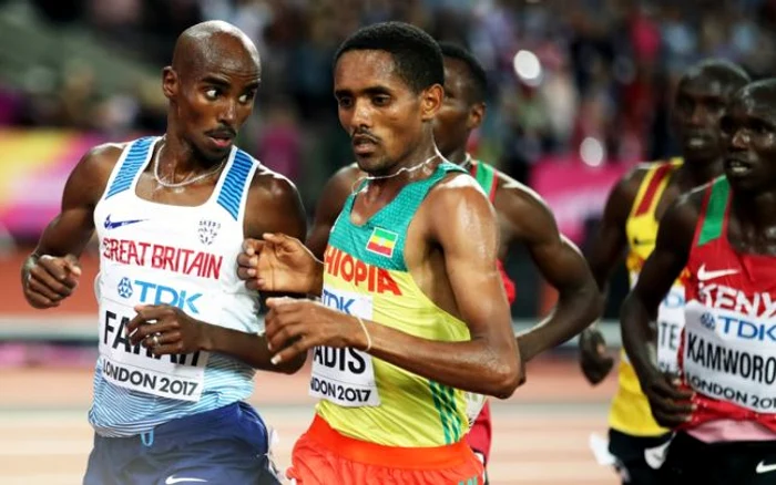 Abadi Hadis (în centru) , alături de britanicul Mo Farah, la cursa de 10.000 de metri de la Campionatul Mondial de Atletism din 2017, de la Londra Foto EPA EFE