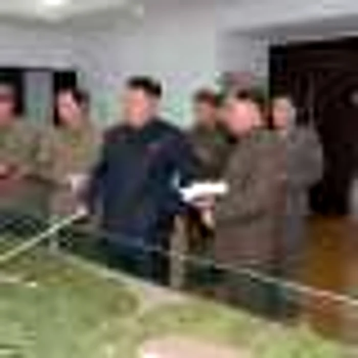 Echipamentul armatei nord-coreene testat de însuşi liderul Kim Jong-un FOTO AFP