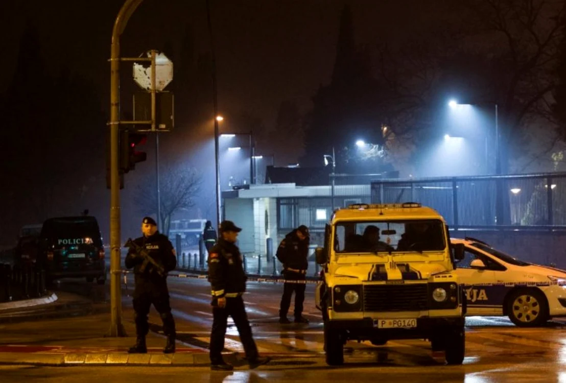 
    Atacatorul a aruncat o grenadă spre misiunea diplomaticăFoto: Twitter  
