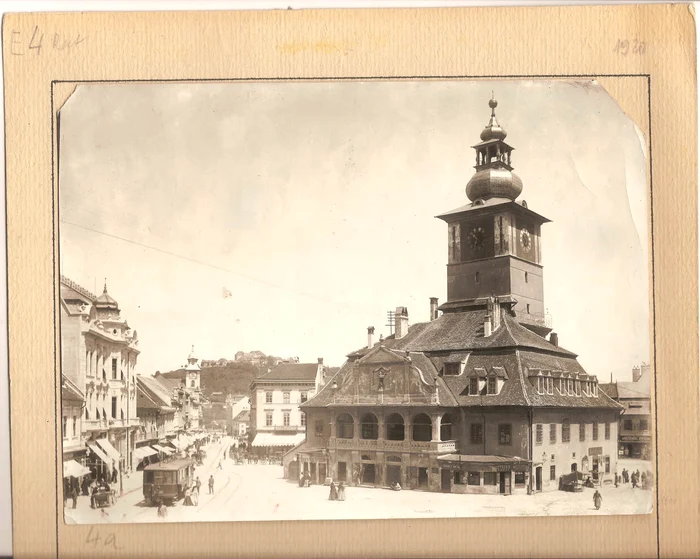Piața Sfatului din Brașov, în 1905 (© Facebook / Arhivele Naționale ale României)