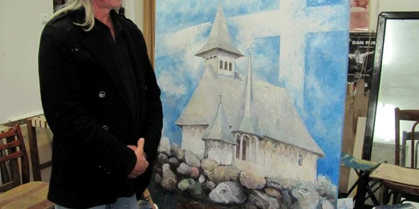 Profesorul Mihai Şerbănescu este mândru de creaţiile elevilor săi