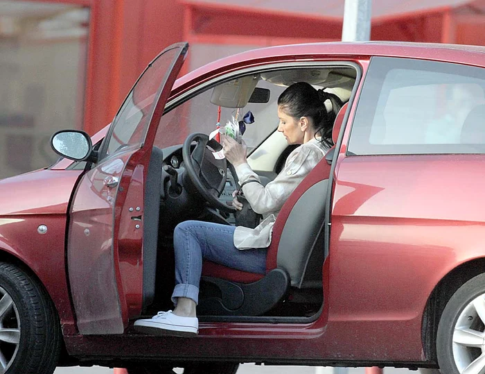 S-a uitat iniţial după  cabine de duş, dar a  cumpărat o sfoară  de întins rufe