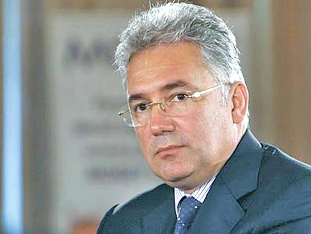 
    Videanu a declarat că este inculpat în dosarul Romgaz, iar pe numele lui s-a pus în mişcare urmărirea penală  