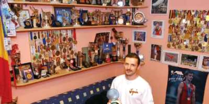 Marius are acasă un colţ special dedicat trofeelor obţinute în carieră