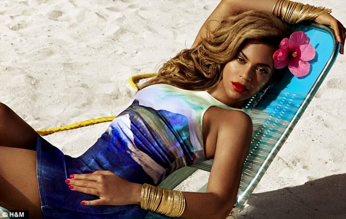 Cântăreaţa Beyonce, în pictorialul dedicat noii colecţii a brandului suedez FOTO H&M