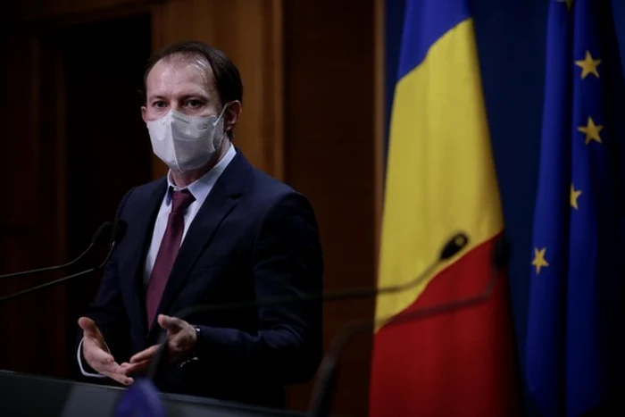 Masca purtată de premier are o eficiență de 99,7-99,99% împotriva virusurilorSursă foto: Inquam Photos/George Călin