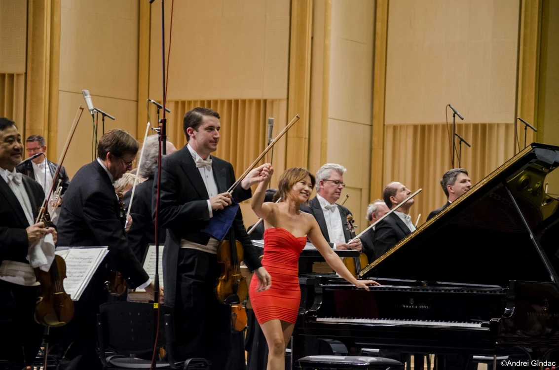 Pianista Yuja Wang, alături de Orchestra Simfonică din Pittsburgh, condusă de Manfred Honeck