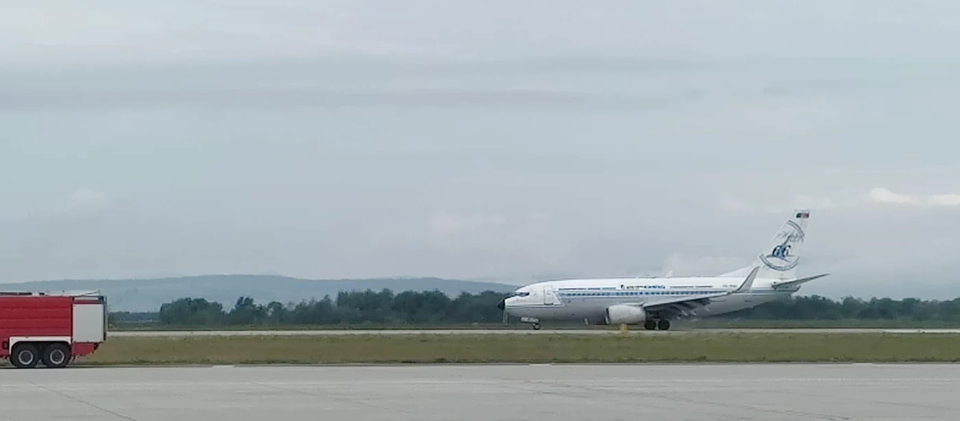 Primual avion care a aterizat pe aeroportul din Brașov FOTO Ioan Buciumar