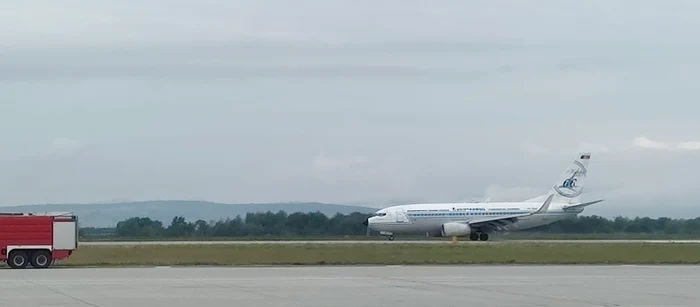 Primual avion care a aterizat pe aeroportul din Brașov FOTO Ioan Buciumar