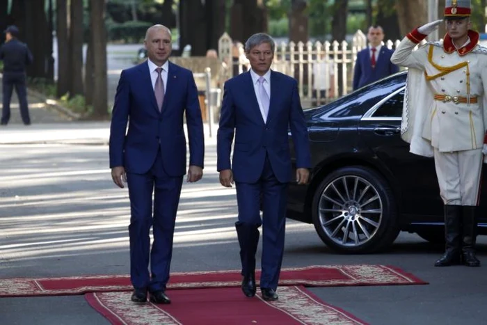Dacian Cioloş şi omologul său moldovean Pavel Filip