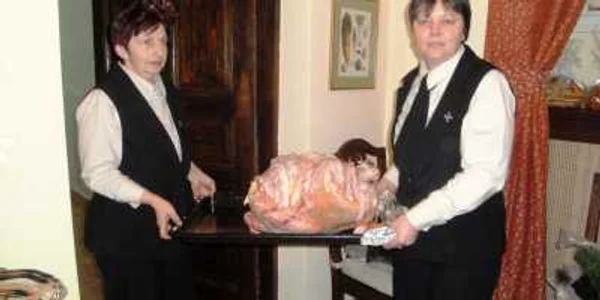 Masa de Crăciun la Casa Regală: curcan umplut cu ficat, cârnaţi şi chimen