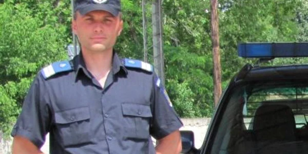 Subofiţerul lucrează în cadrul Jandarmeriei Mehedinţi