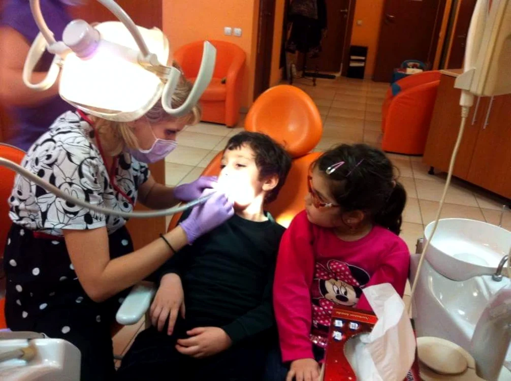 Vizita la stomatolog ar trebui să fie o rutină, spune medicul. FOTO: arhiva personală Andreea Dumitrescu