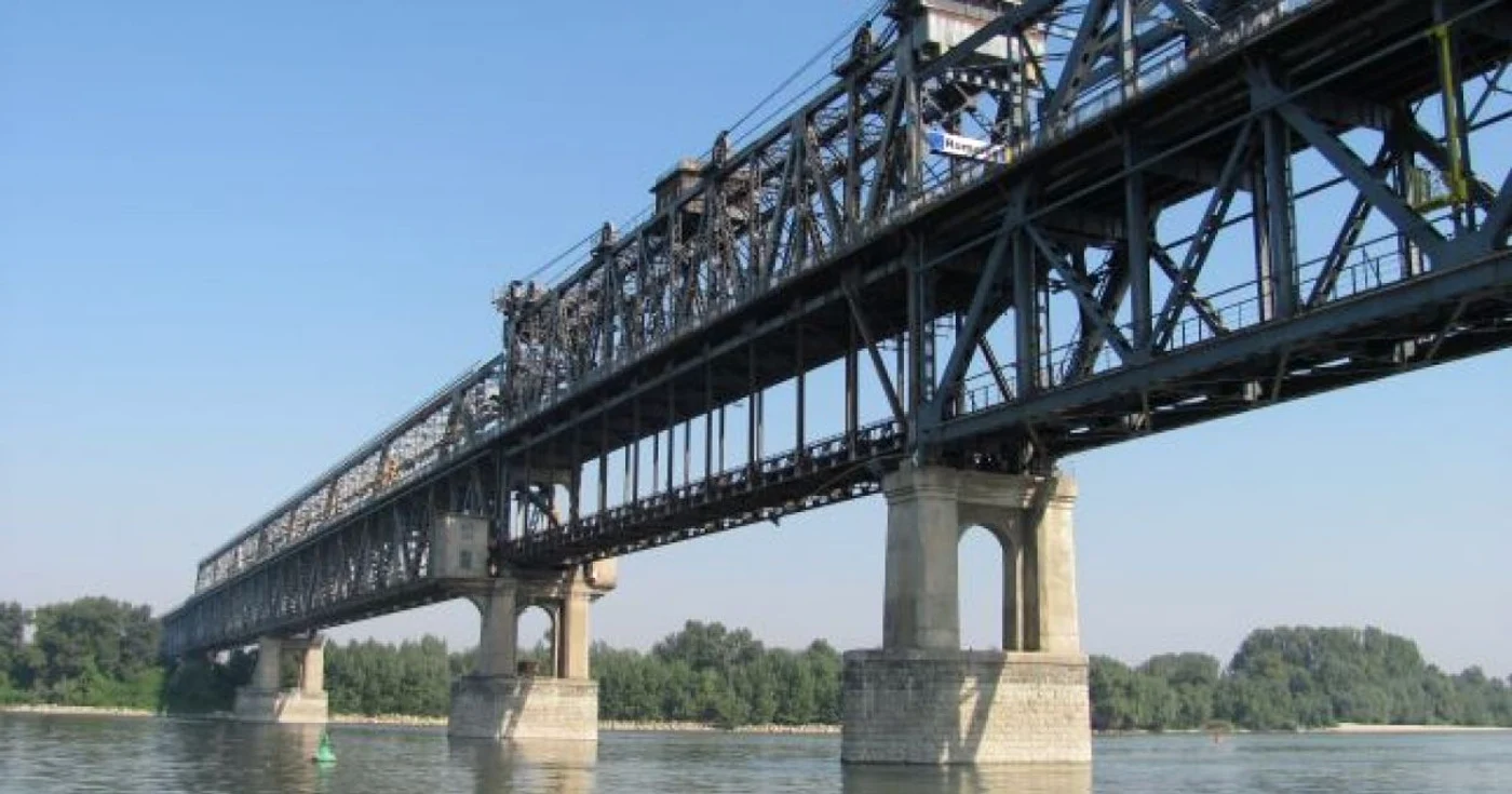 Podul peste Dunăre, o invetiţie de peste 250 milioane de euro Foto:Arhivă Adevărul