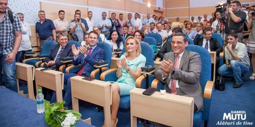 Gabriel Mutu cu Gabriela Firea şi Robert Negoita FOTO Facebook Mutu