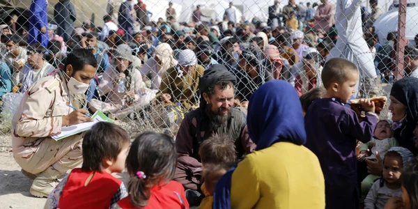 Refugiaţi afgani la graniţa Afganistanului cu Iranul 16 august FOTO EPA-EFE