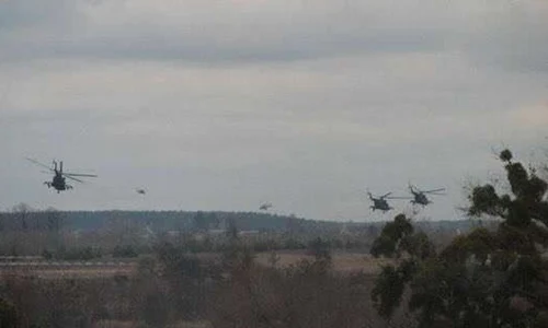 VIDEO // Forţele ruse au cucerit un aeroport militar situat în apropiere de Kiev jpeg
