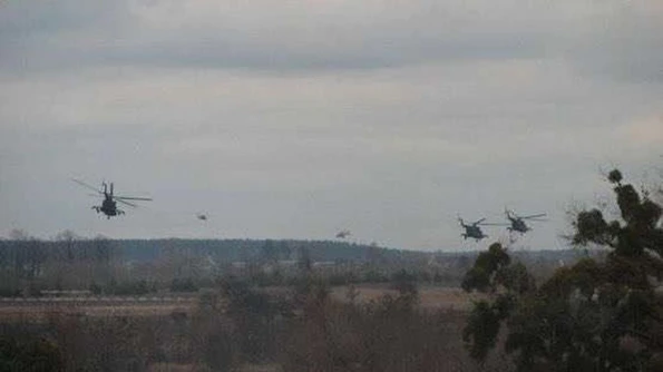 VIDEO // Forţele ruse au cucerit un aeroport militar situat în apropiere de Kiev jpeg