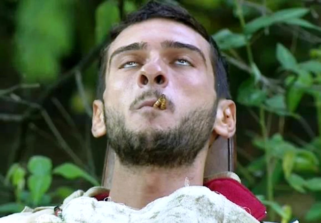 
    “Sunt celebru, scoate-mă de aici!”: Vladimir Drăghia şi Dorian Popa au fost scârbiți de peștele, roșiile și murăturile stricatecaptură: PRO TV  