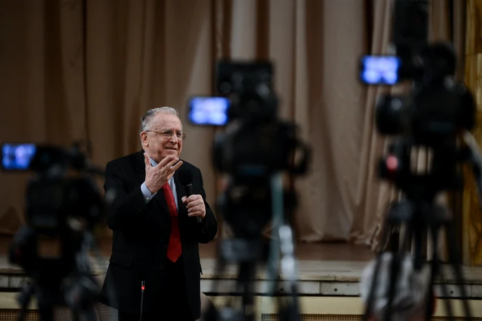 Informații noi despre starea de sănătate a lui Ion Iliescu. Medicii anunță că i se administrează oxigen