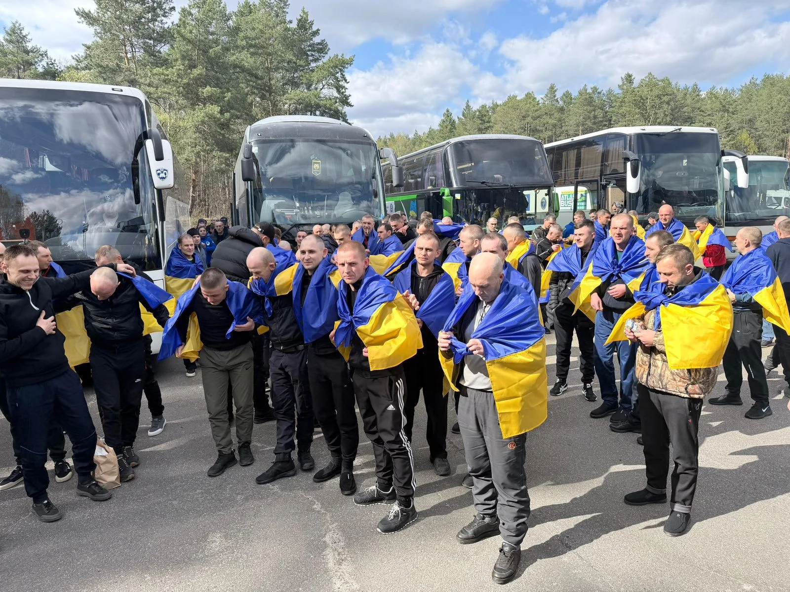 Un nou schimb consistent de prizonieri între Rusia și Ucraina, al doilea după armistițiul de Paște