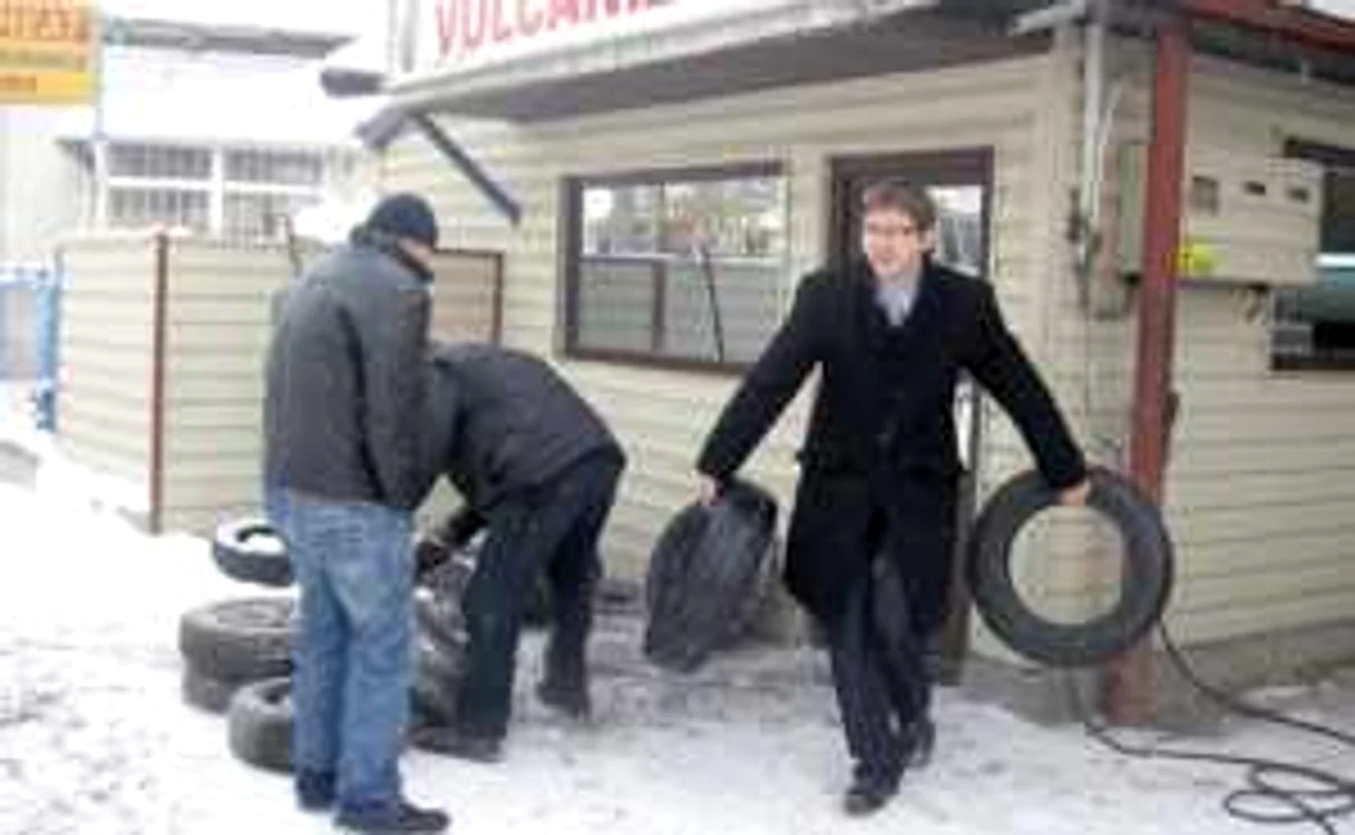 Un şofer norocos a reuşit să-şi schimbe pneurile