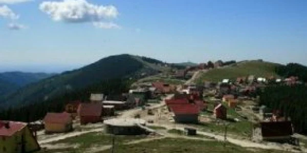Căutările copilului dispărut la Rânca au fost reluate de peste 100 de persoane
