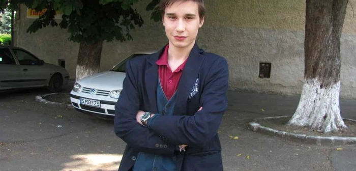 Cristian este elev în clasa a XI-a C (mate-info intensiv) la Colegiul Naţional "Silvania" Zalău