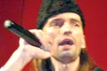 Afaceristul este  foc şi pară pe cei  trei interpreţi (Foto: click!) jpeg