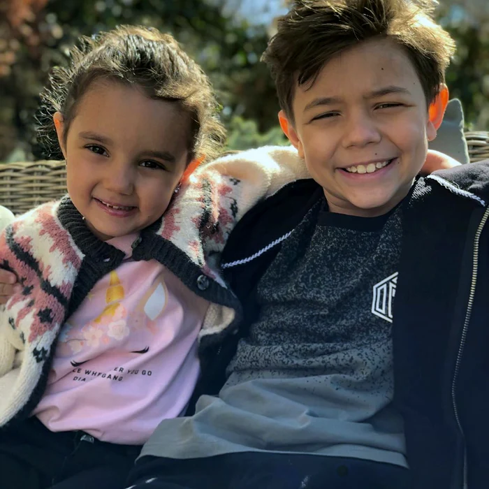 Eva (4 ani) și David Măruță (9 ani)