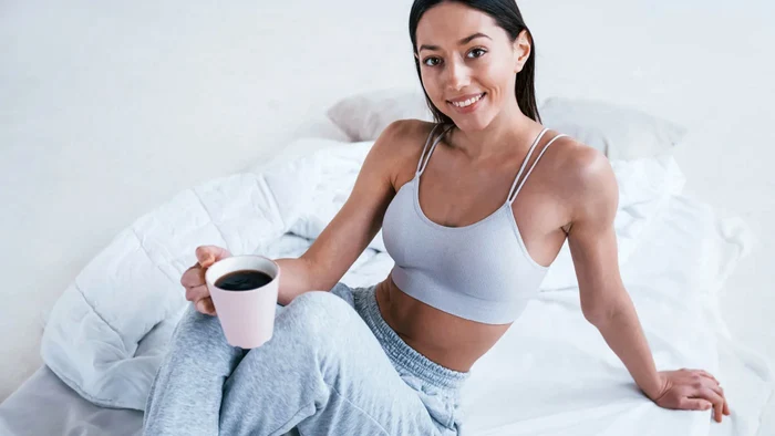 Cum să ai abdomenul plat. Bea acest amestec înainte de culcare.