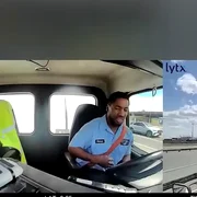 camion locit de avion captură video  H&S PIX 11 News png