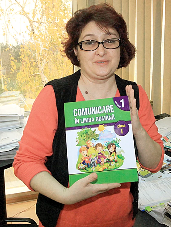 Abecedarul de la Aramis a primit de la comisie 45 de puncte din 50, dar a fost respins pentru că apar trei strofe din imn şi nu patru