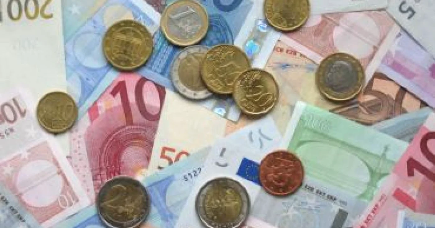 Valoarea averilor deţinute de zece dintre cei mai bogaţi oameni din Franţa a scăzut cu 37 miliarde euro