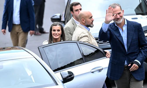 Regele Felipe al Spaniei cu mana bandajata GettyImages 1754117843 jpg