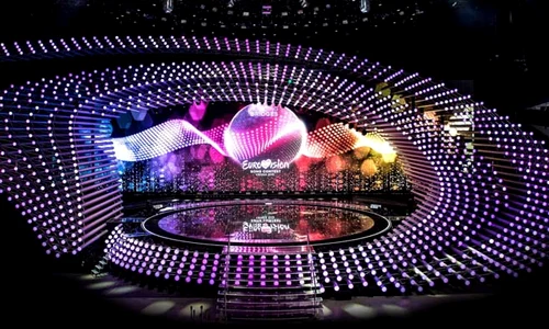 Scena de la Eurovision 2015 are o lăţime de 35 de metri şi o înălţime de 16 metri, fiind formată din 1 300 de piloni luminiscenţi  jpeg