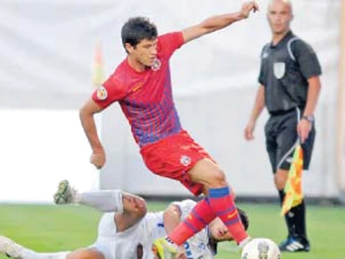 
    Tănase este refăcut  şi va juca sigur  din primul minut  la Steaua  