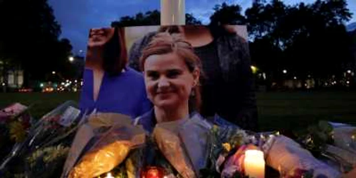 Britanicii aduc un omagiu deputatei Jo Cox