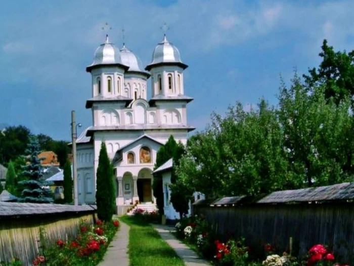 Slănic, Mănăstirea ale cărei începuturi monahale sunt pierdute în veacuri. De ce e supranumită Taborul Argeşului