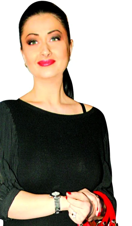 Gabriela Cristea şi-a scos în lume geanta Christian Dior de 1.800 de euro, o piesă de rezistenţă în garderoba vedetelor