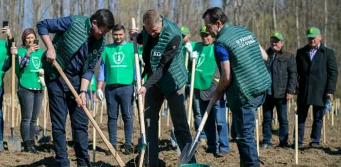 Ministrul Mediului Costel Alexe, preşedintele Klaus Iohannis şi premierul Ludovic Orban FOTO Facebook