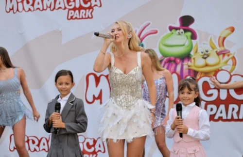 Andreea Bălan a concertat cu fetițele ei, la aniversarea Miramagica foto: Yolo Media