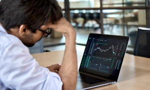 Investitor in criptomonede suparat criza scadere FOTO Shutterstock jpg