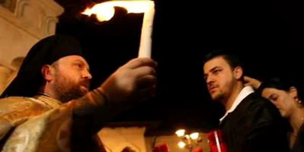 Lumina Sfântă, adusă de la Ierusalim