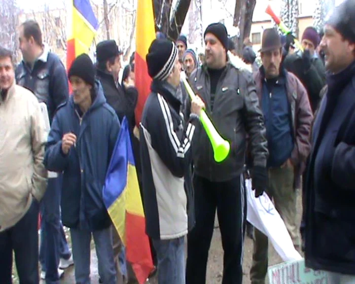 Protest inedit cu vuvuzele la Mechel Oţelu Roşu