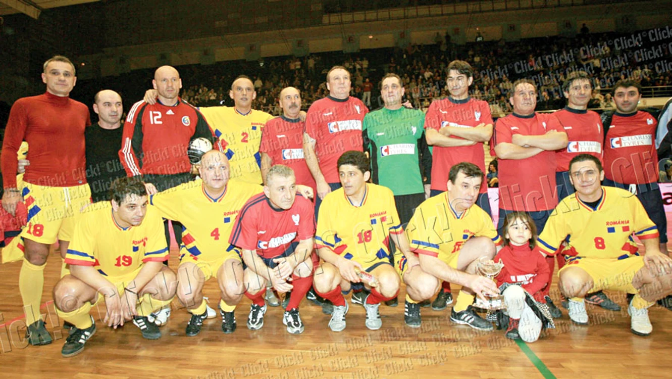 La final, componenţii Generaţiei de Aur şi ai Stelei ‘86 au făcut o fotografie de grup