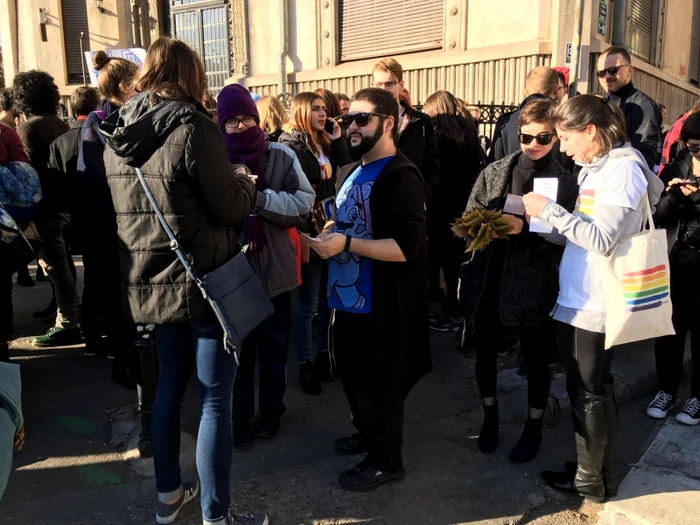 mars dumnezeu nu face politiica alexandra serban